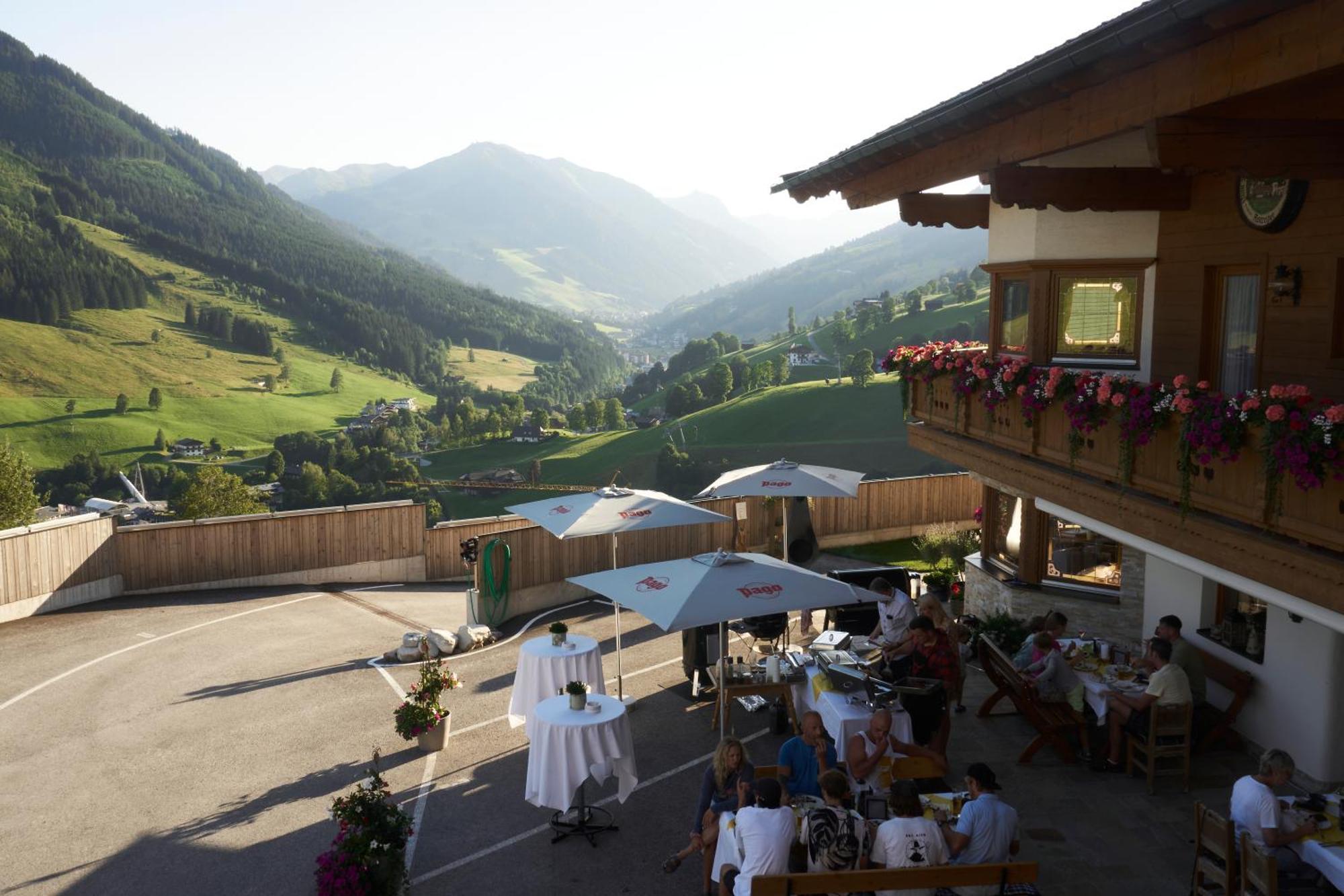 Landhaus Saalbach - Joker Card Included In Summer ภายนอก รูปภาพ
